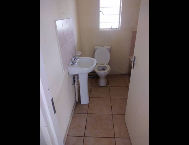 2 bed property to rent in KLIPPOORTJE